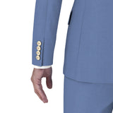 مبتهج أزور بلو هولاند وبذلة شيري